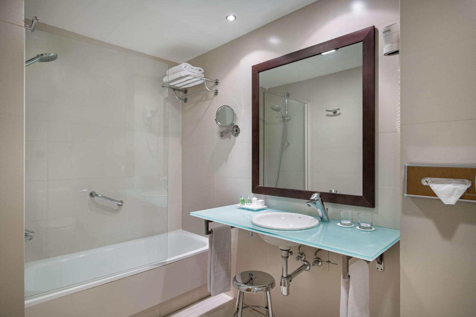 Nh Paseo De La Habana Hotel Madrid Ngoại thất bức ảnh